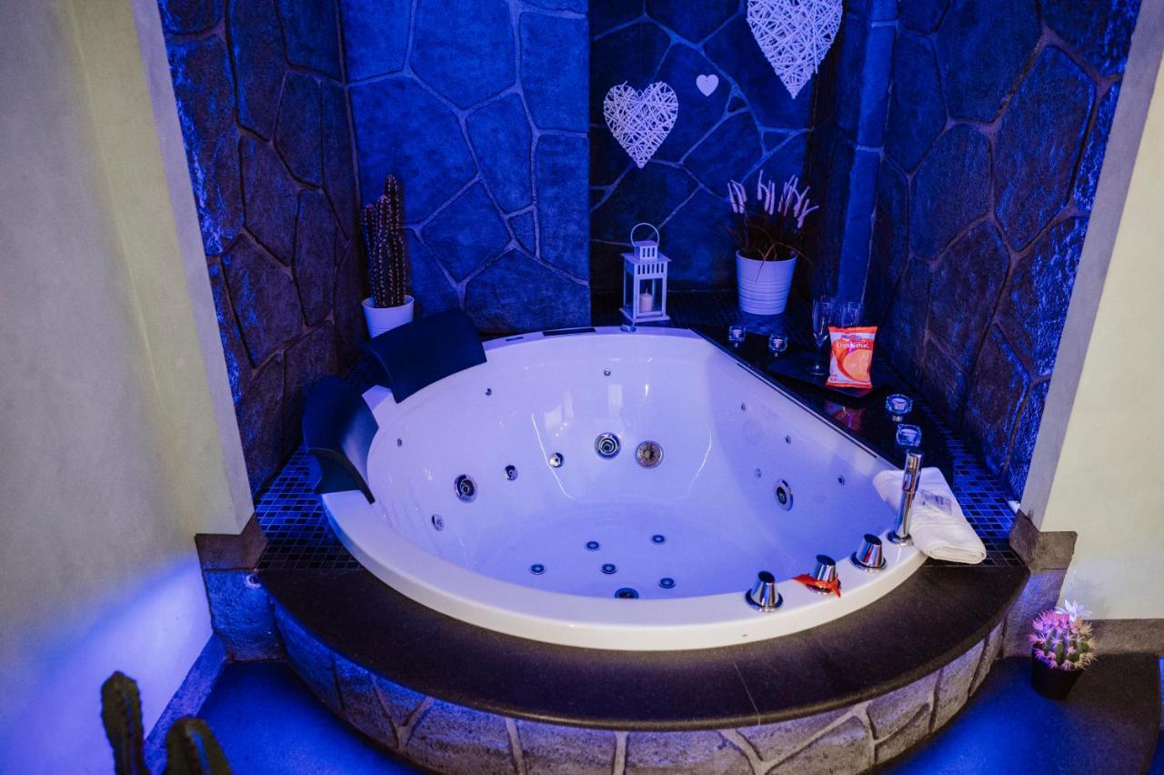 Th Luxury Suite จีอาร์ดีนี นักซอส ภายนอก รูปภาพ